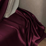 drap-couvre-lit-en-pure-soie-boutique-de-soie.jpg Drap couvre-lit en pure soie | Boutique de soie en ligne Suisse - Drap de lit en soie (Bordeaux) - PSBoutique.ch - <p>Protégez votre lit avec style grâ...