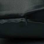 taie-en-soie-lisse-hypoallergenique-confort-a.jpg Taie en Soie lisse, hypoallergénique, confort absolu | Boutique Suisse - Taie d'oreiller en soie (Noir) - PSBoutique.ch - <p><strong>Taie en ...