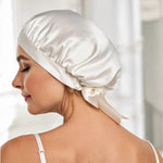 bonnet-de-nuit-en-soie-naturelle-avec-liens-a-n.jpg Bonnet de nuit en soie naturelle avec liens à nouer | Boutique Suisse - Charlotte en soie (Blanc Ivoire) - PSBoutique.ch - <p><strong>Bonnet de n...