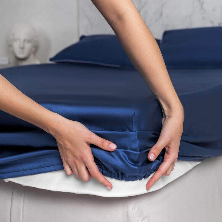 Silk fitted sheet Blue buy in Switzerland Pure Swiss Boutique