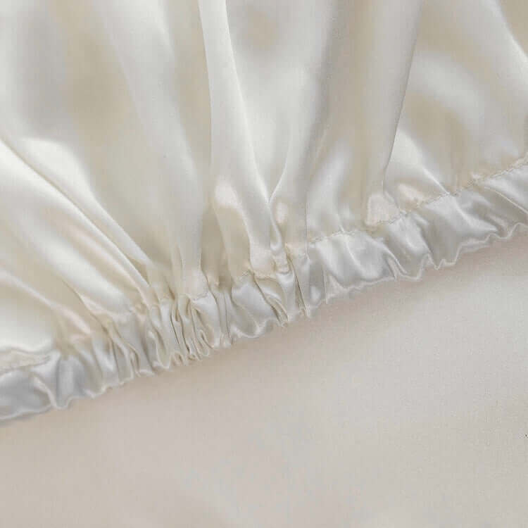 Silk fitted sheet White buy in Switzerland Pure Swiss Boutique