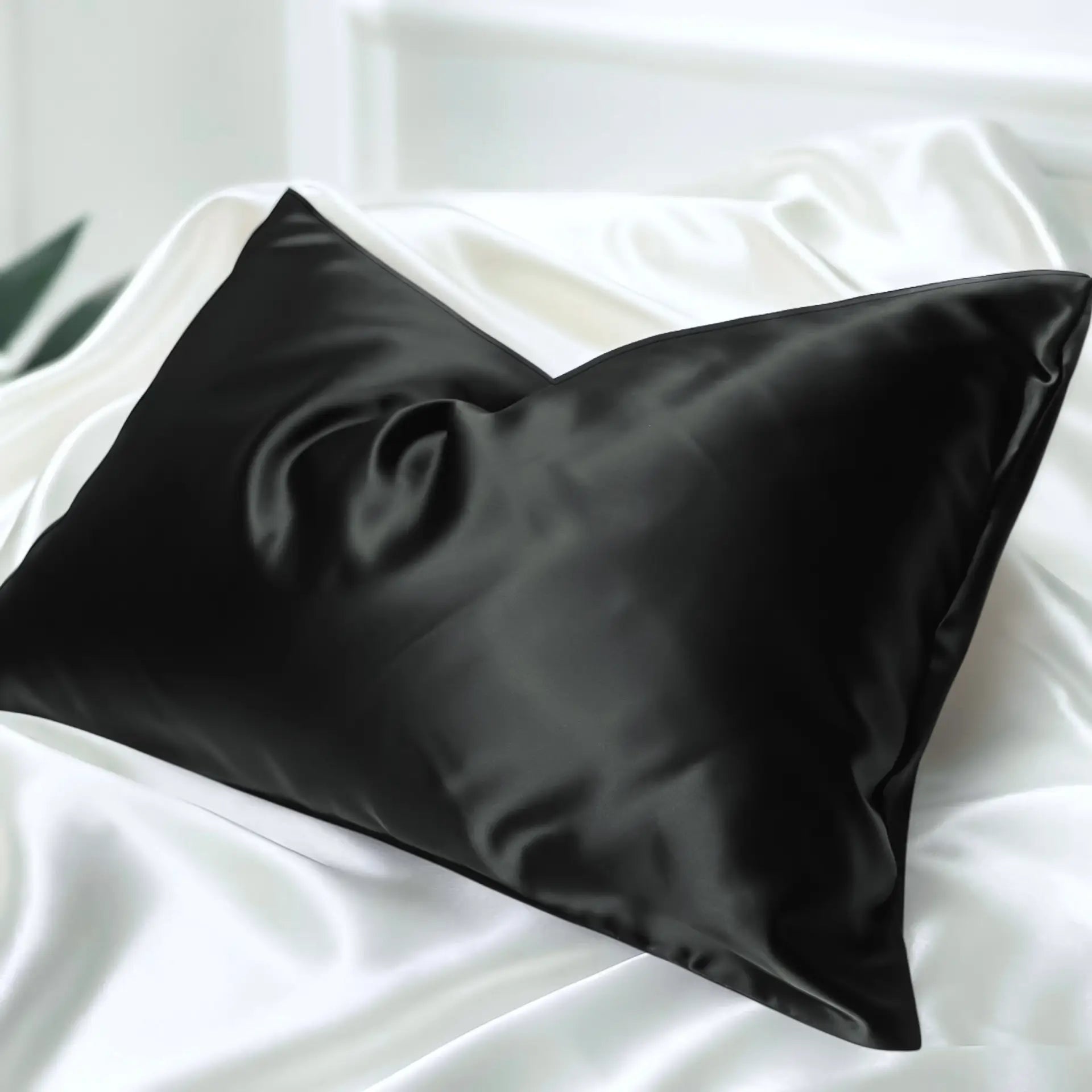 federa-cuscino-in-seta-nero-psboutique-ch.jpg Copricuscino in Seta – Raffinato, Traspirante & Delicato sulla Pelle - Federa cuscino in seta (Nero) - PSBoutique.ch - <p><strong>Copricuscin...