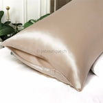taie-d-39-oreiller-en-soie-soldes-chez-pur.jpg Taie d'oreiller en soie % Soldes % chez Pure Soie Boutique Suisse - Taie d'oreiller en soie (Beige) - PSBoutique.ch - <p>Offrez-vous un sommeil...