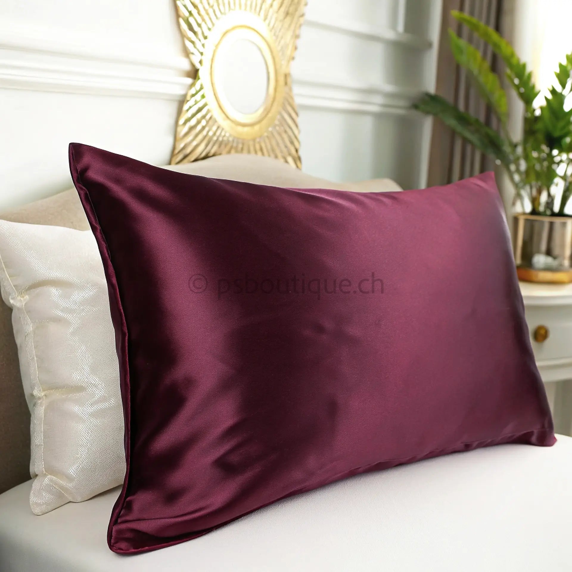 housse-d-oreiller-en-soie-hypoallergenique-a.jpg Housse d’oreiller en soie – Hypoallergénique & Douce pour la Peau - Taie d'oreiller en soie (Bordeaux) - PSBoutique.ch - <p><strong>Houss...