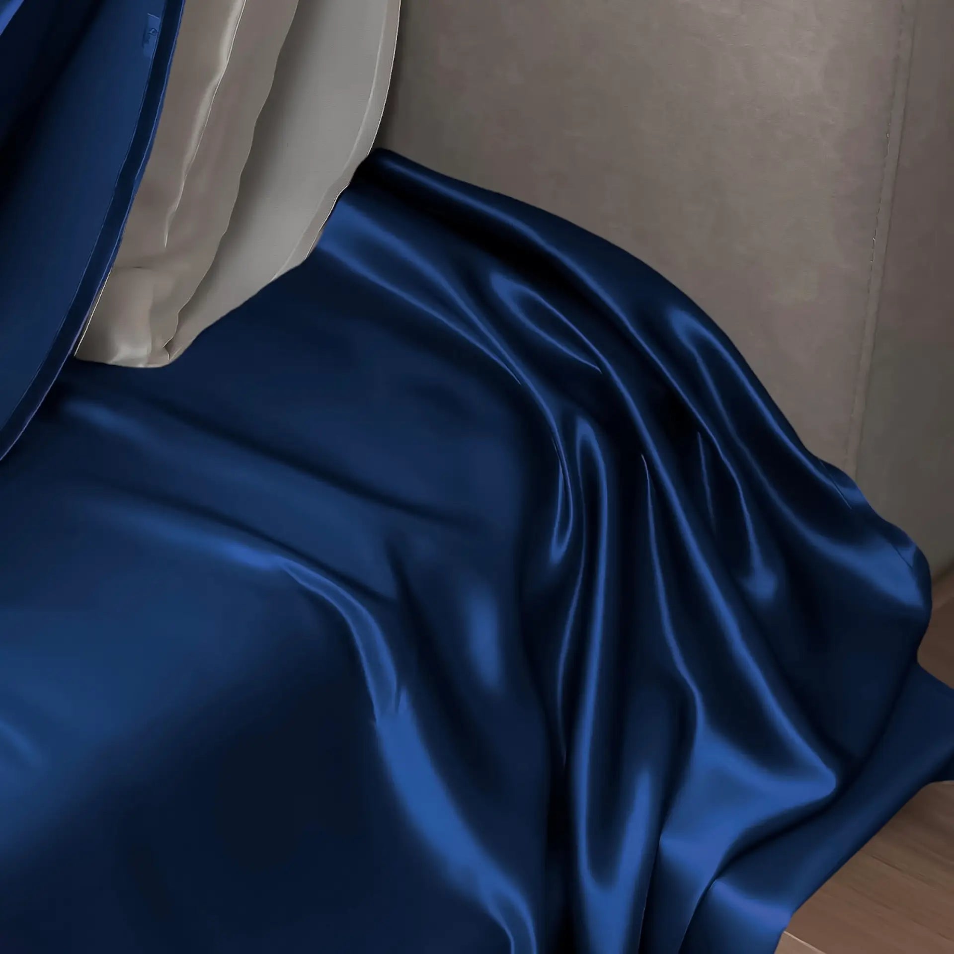 Cooling Bed Sheet (Blue) made from 100% Real Silk buy in Switzerland on SALE | psboutique.ch