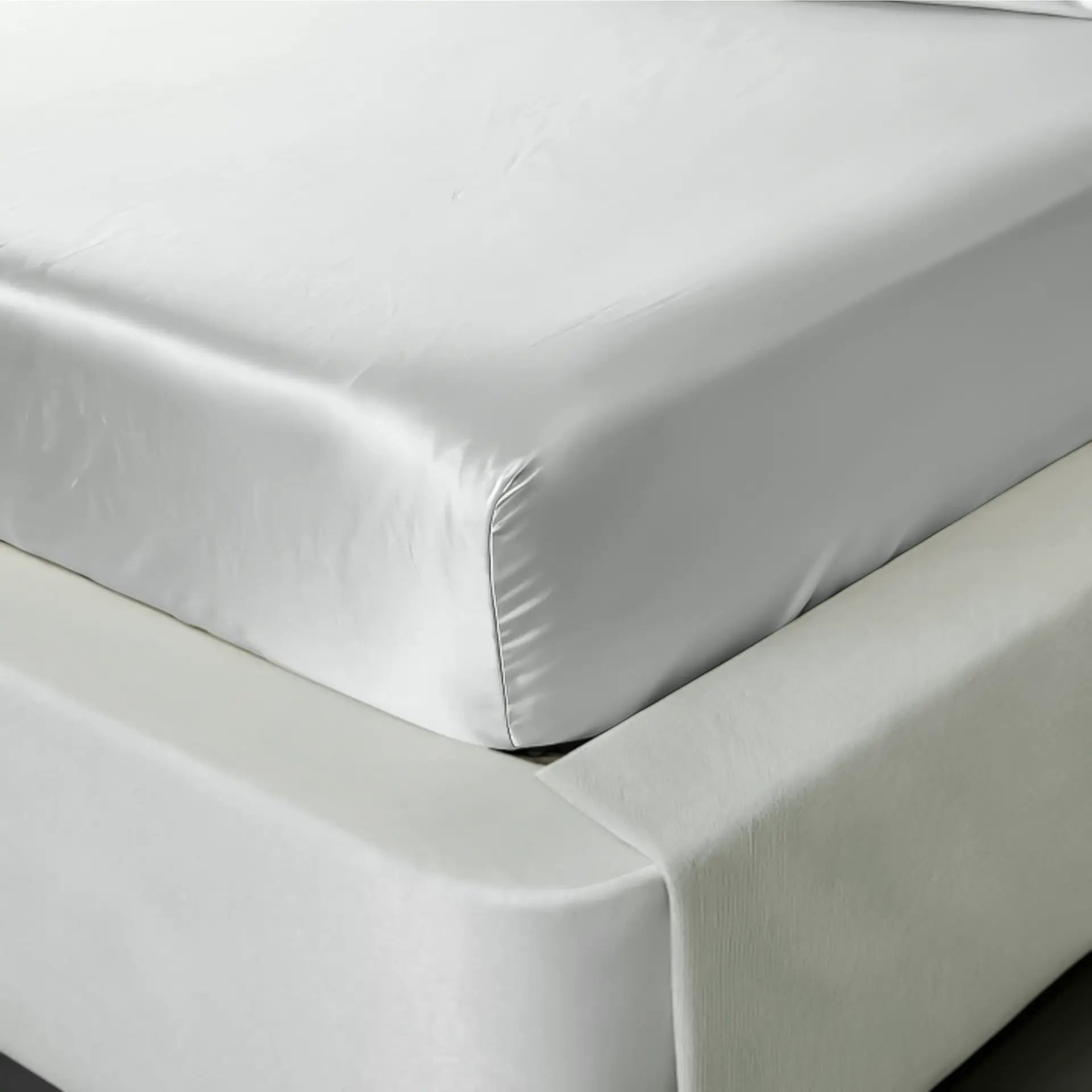 Silk Fitted Sheet (Silver)