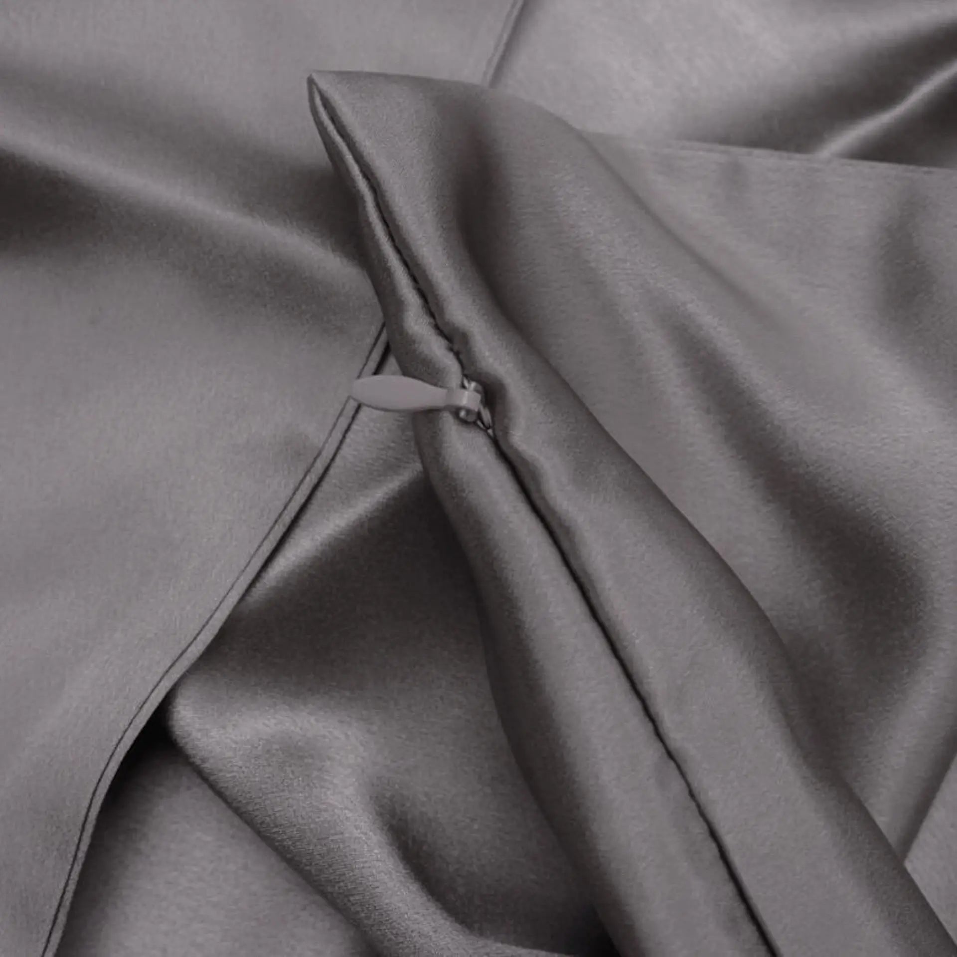 Silk Cushion Cover buy in Switzerland on Sale with Free Delivery - Silk Pillowcase (Dark Grey) - PSBoutique.ch - <p><strong>Silk Cushion Cover – ...