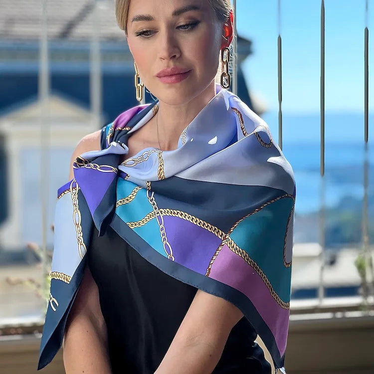 Twill Silk Scarf with Chain Pattern – Elegant & Versatile