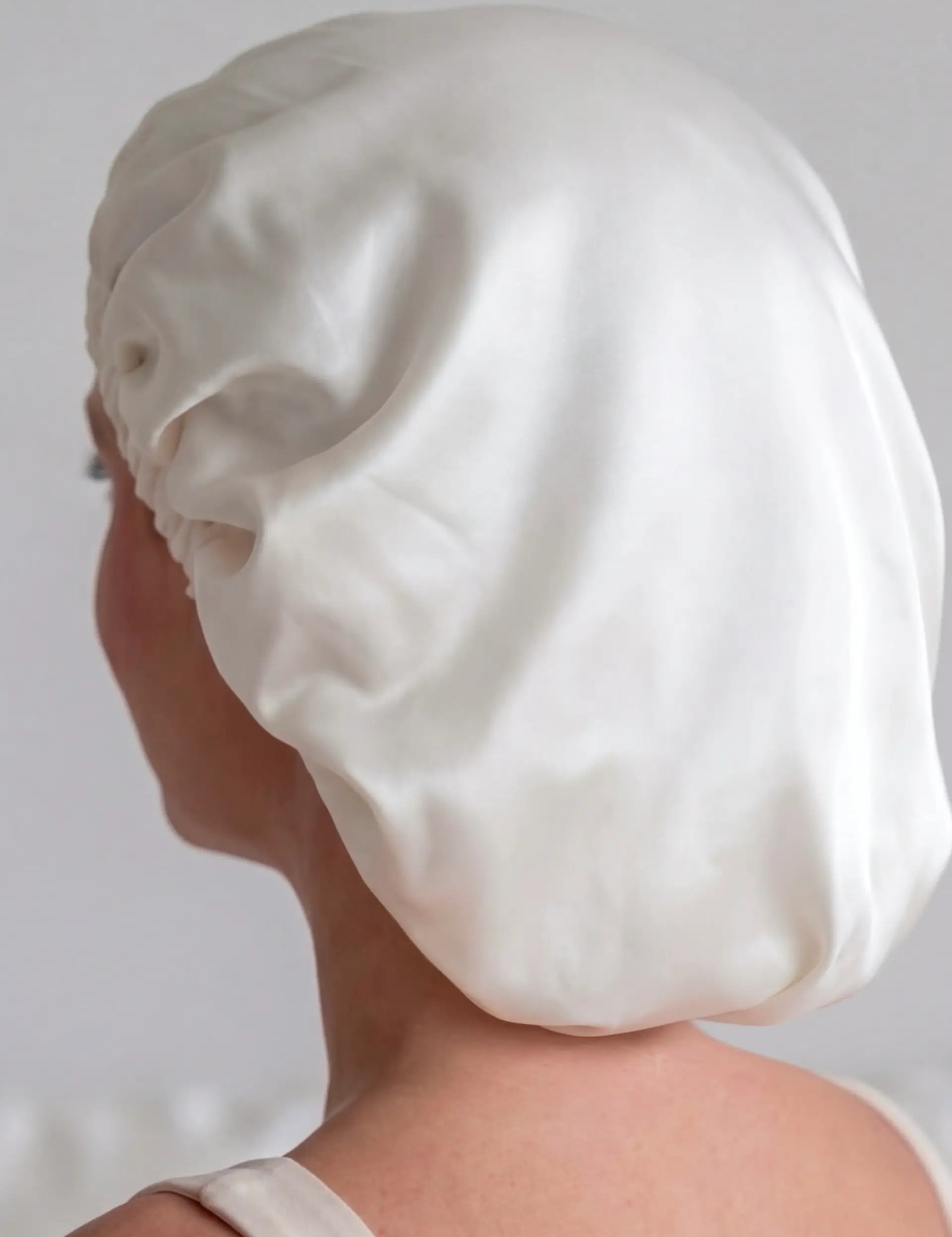 Cuffia in seta grande con fascia elastica (Bianco Avorio)