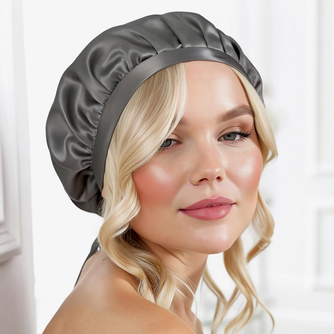 Cuffie in seta per dormire
una lussuosa combinazione di morbidezza e raffinatezza. Realizzate con la più raffinata seta, queste cuffie per capelli offrono una sensazione sontuosa al tatto e una leggerezza ineguagliabile. Ideate per proteggere i capelli da rotture e crespo, garantiscono una notte di riposo indulgente e capelli più sani. Sperimentate il massimo del lusso del sonno con le nostre cuffie in seta e svegliatevi rinfrescati e rivitalizzati ogni mattina.