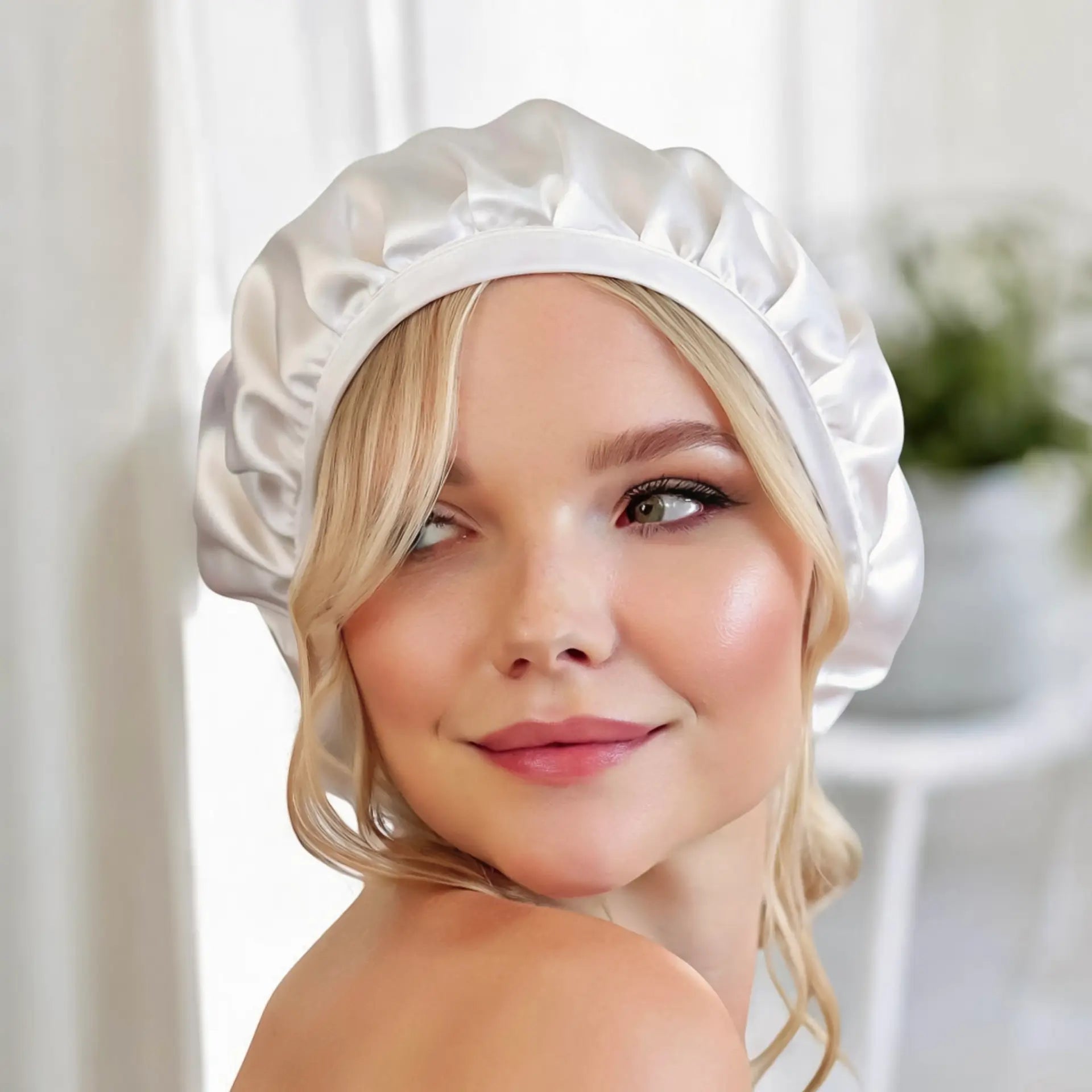 Silk Bonnet (Ivory White) Lightweight & Gentle with Classic Ties | Swiss Boutique | psboutique.ch