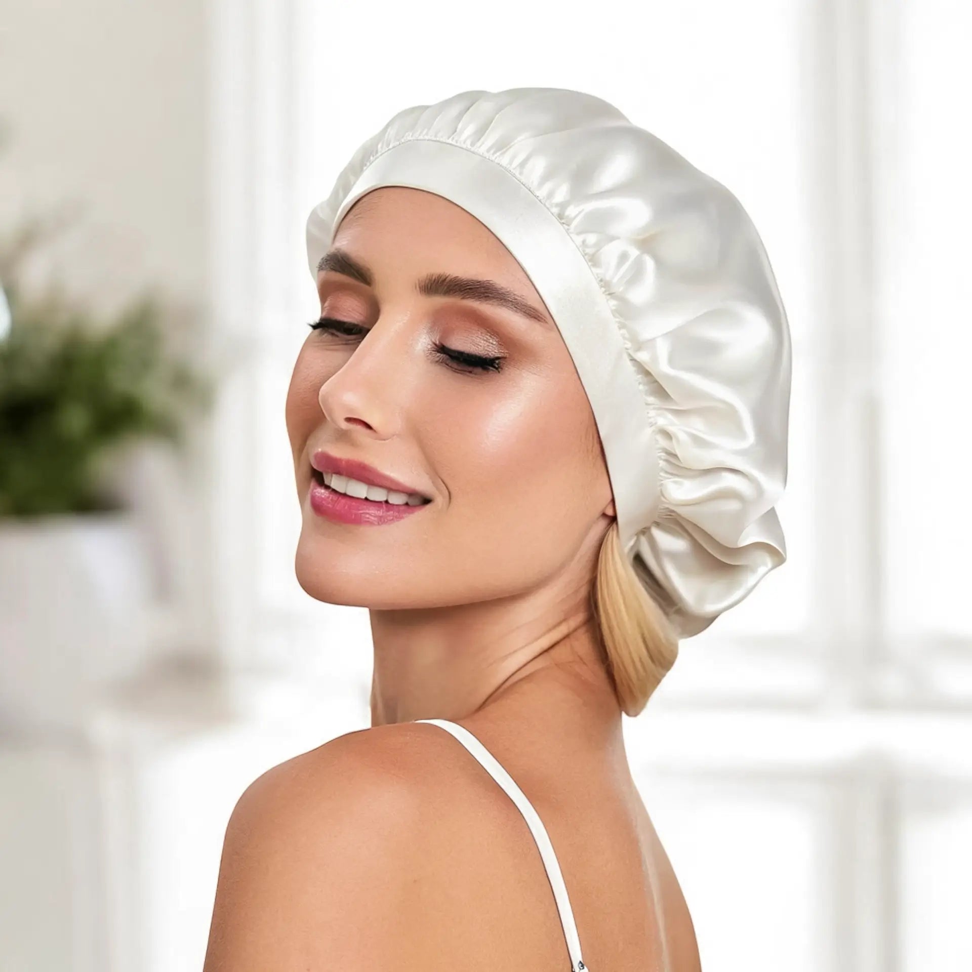 Silk Bonnet (Ivory White) Lightweight & Gentle with Classic Ties | Swiss Boutique | psboutique.ch