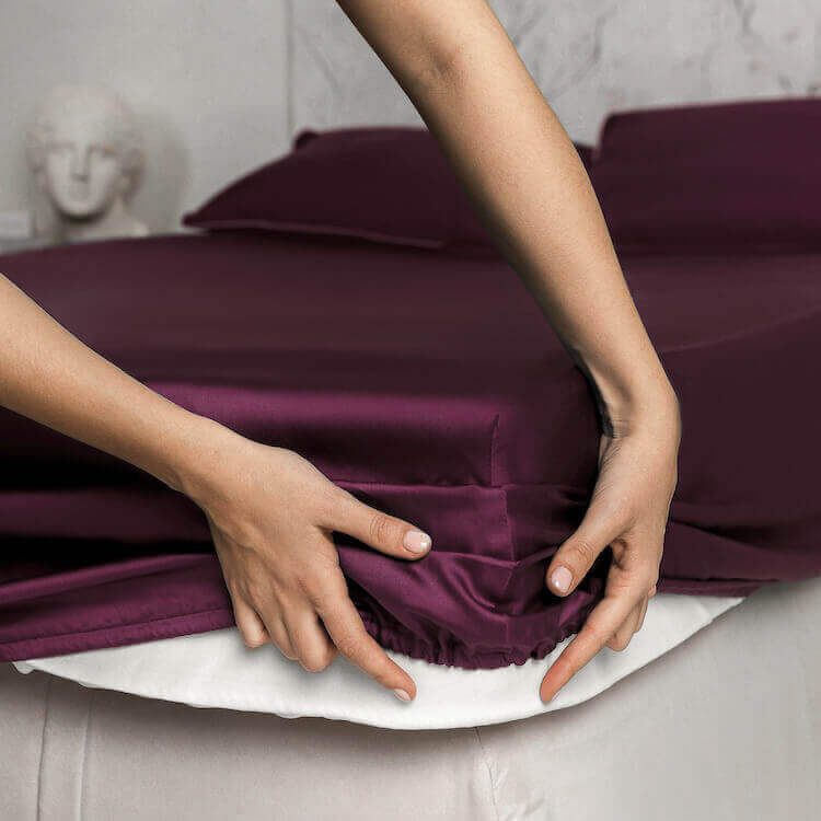 Silk fitted sheet Bordeaux buy in Switzerland Pure Swiss Boutique