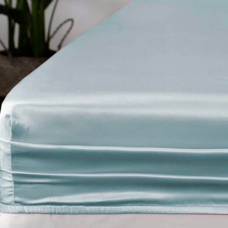 Silk fitted sheet Light Blue buy in Switzerland Pure Swiss Boutique