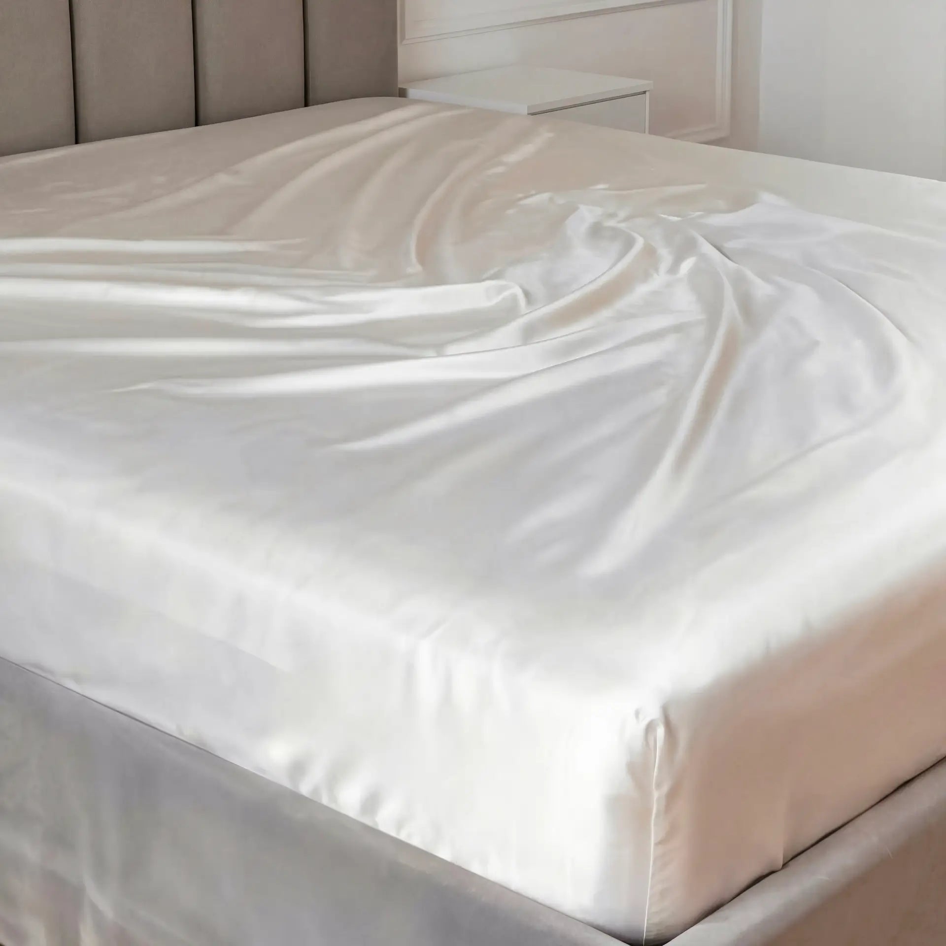 Seiden Spannbettlaken - Seidenbettwäsche im Angebot - Schweizer Shop - Seiden Spannbettlaken (Elfenbein Weiss) - PSBoutique.ch - <p><meta charset=&q...
