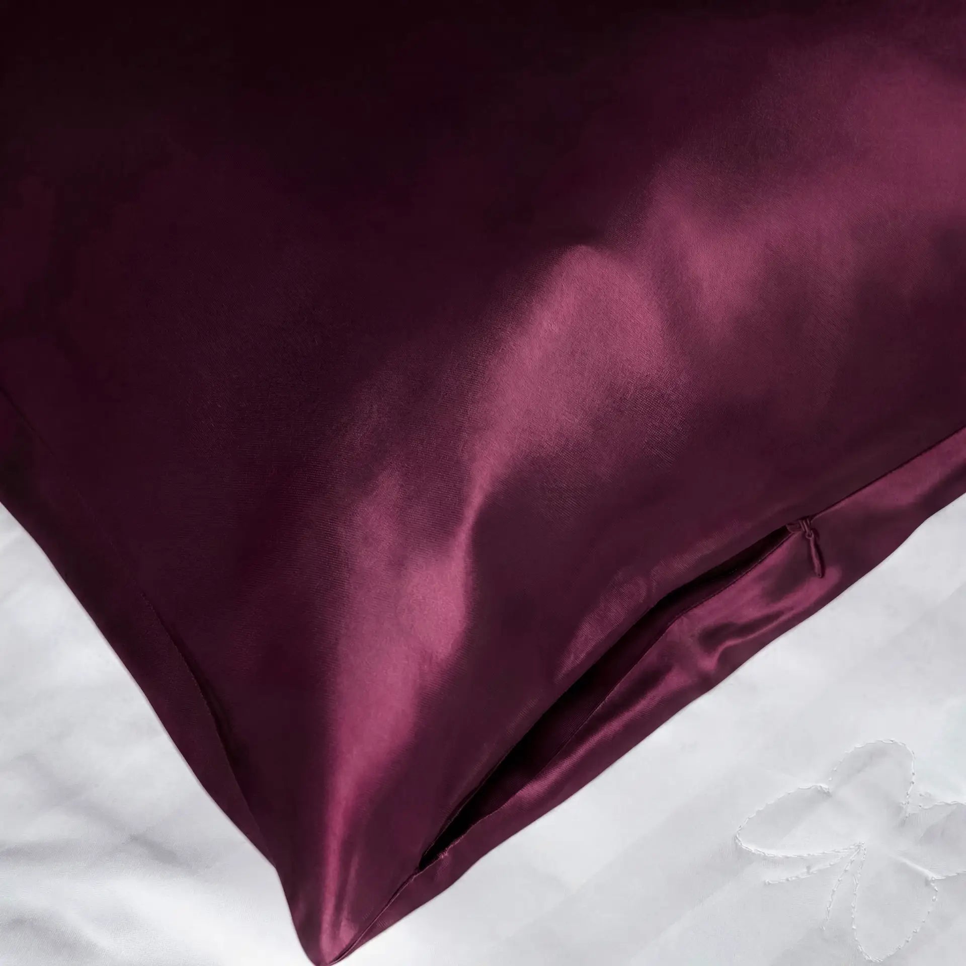 Silk Satin Pillowcase 100% Silk - Skin-Friendly &amp; Elegant - Sale % - Silk Pillowcase (Bordeaux) - PSBoutique.ch - <p>Wake up refreshed and radiant ...