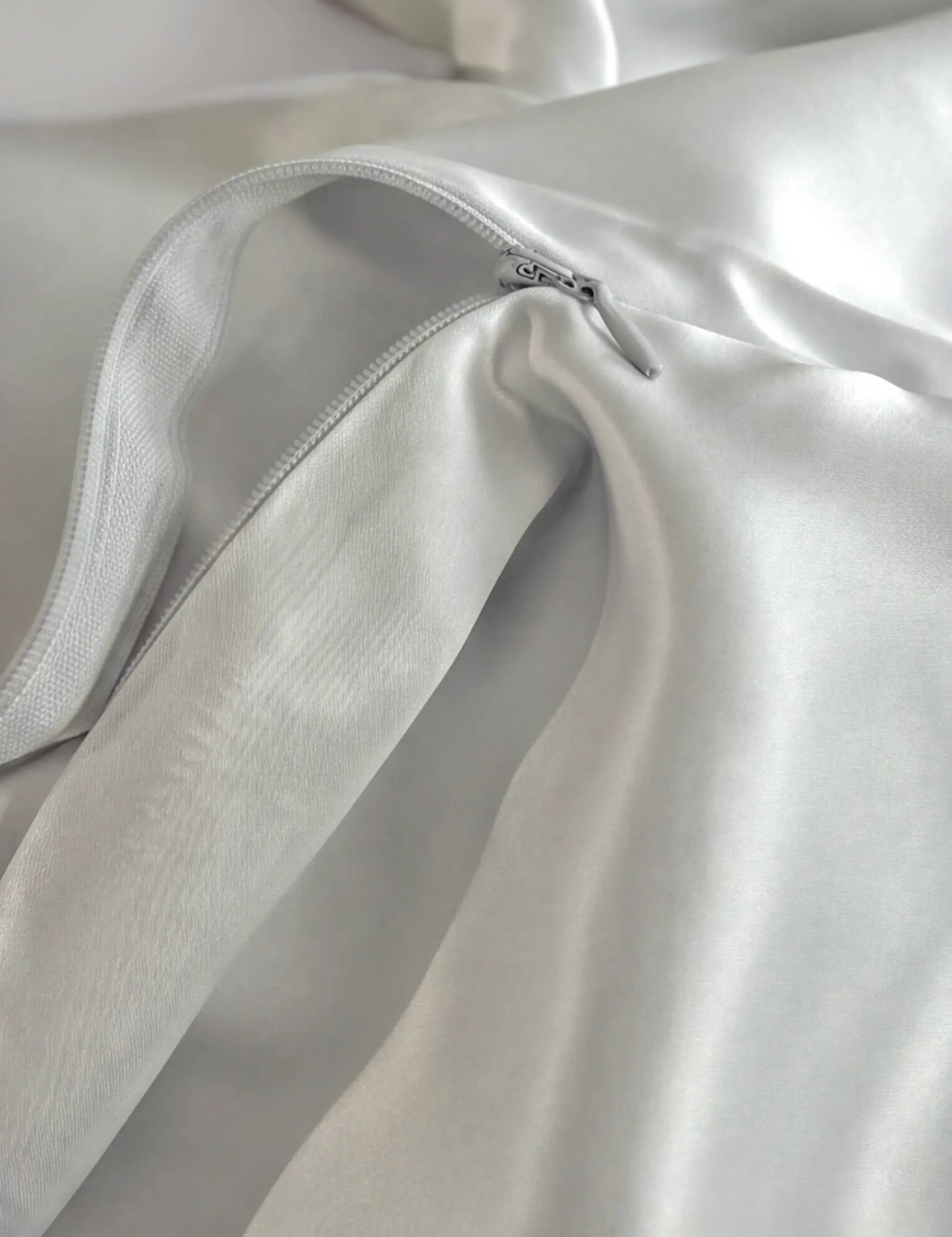 Silk Pillowcase (Silver)