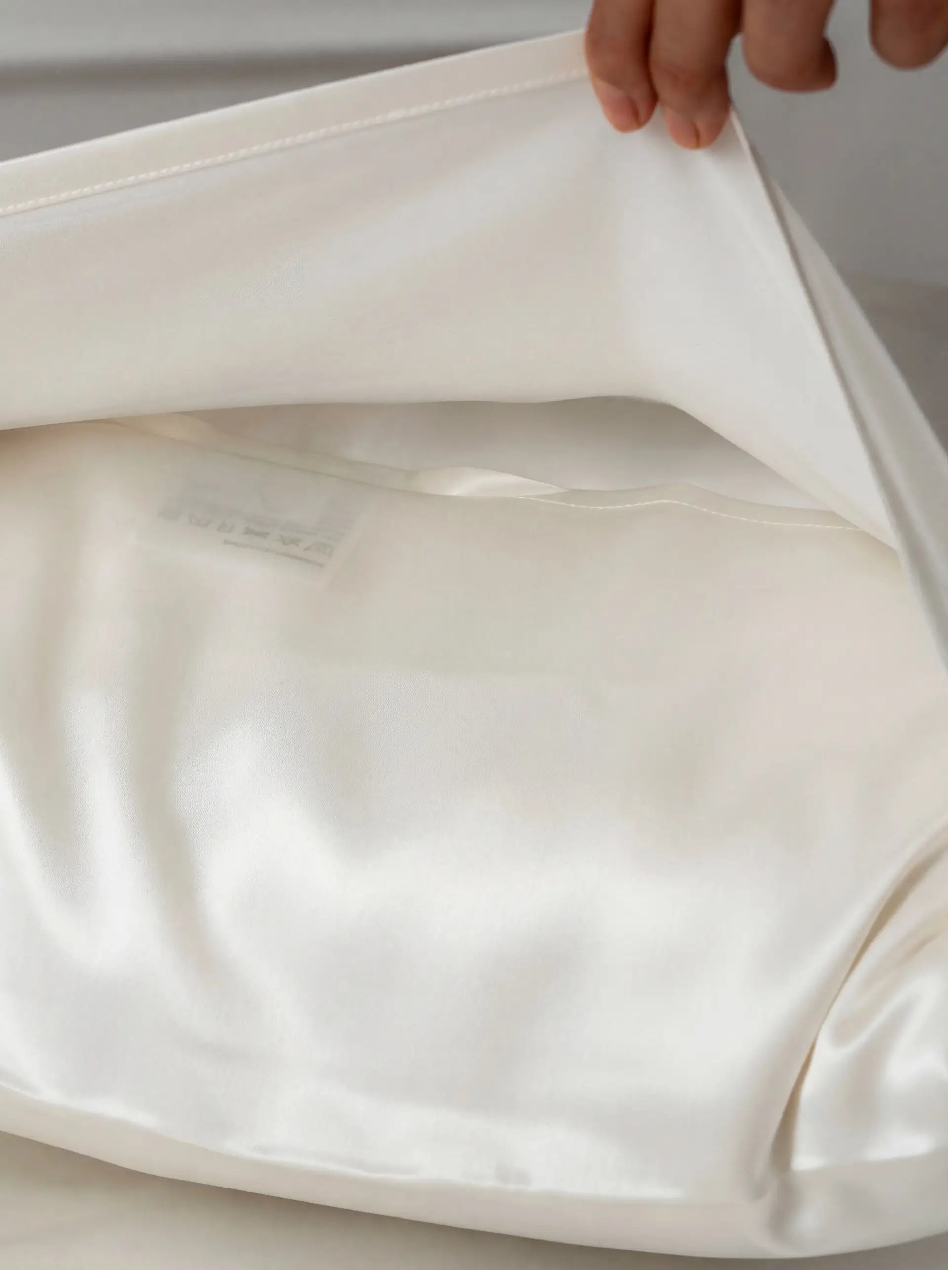 Mulberry Silk Pillowcase Set - Special Offer at PSBoutique Switzerland - 2 Silk Pillowcases Set (Ivory White) - PSBoutique.ch - <p data-end="509&quot...