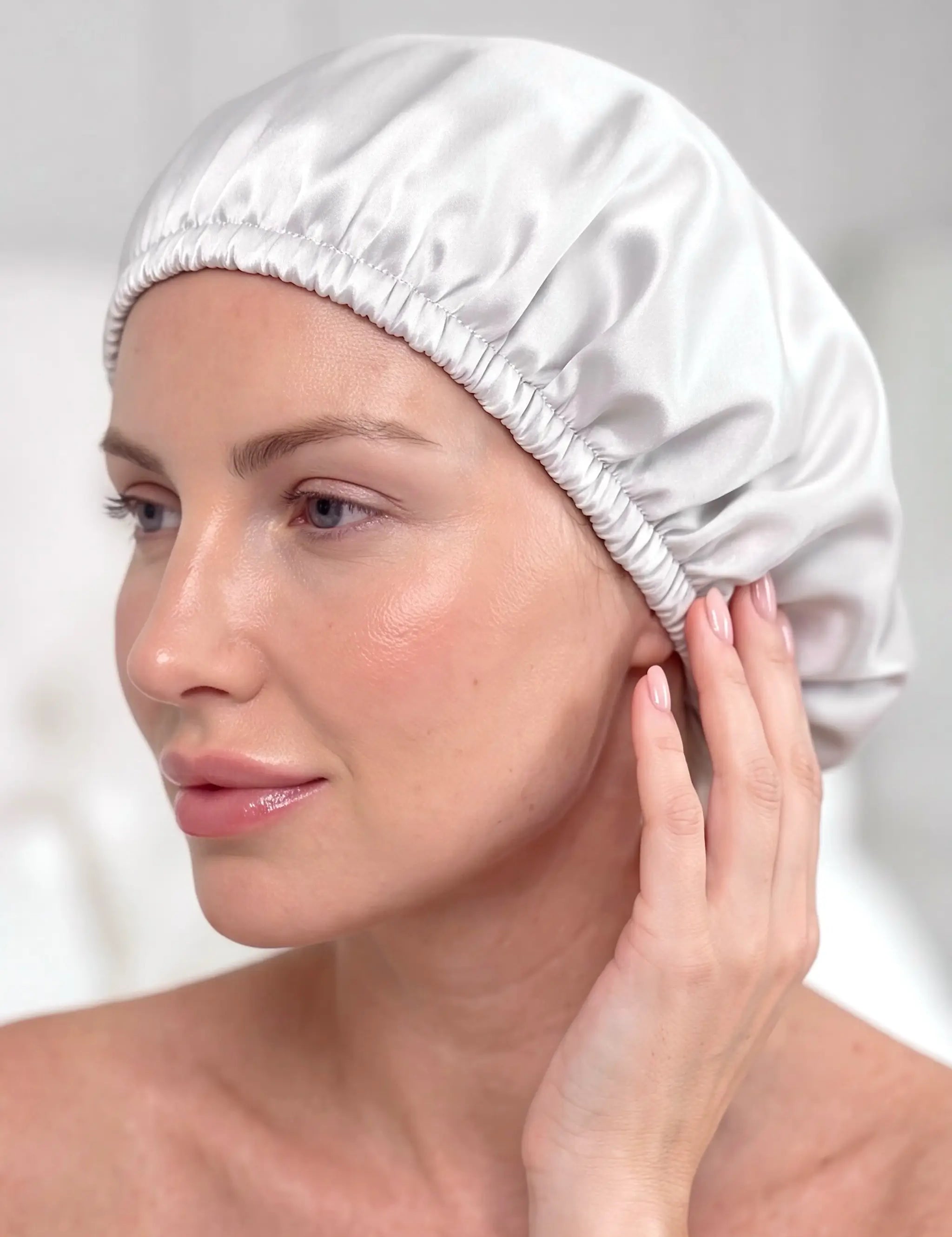 Bonnet en soie (Argent)