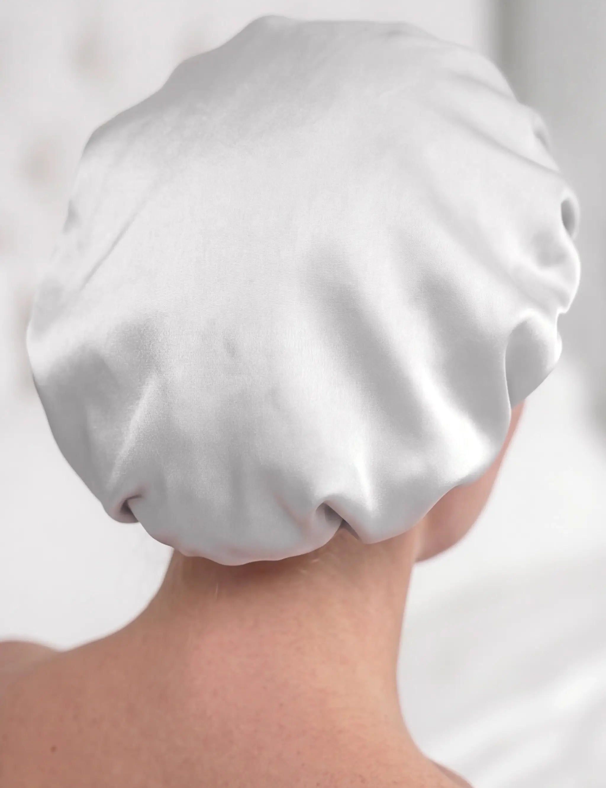 Bonnet en soie (Argent)